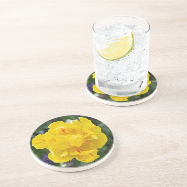 Dessous De Verre En Grès Petites tulipes jaunes dans le jardin (Côté)
