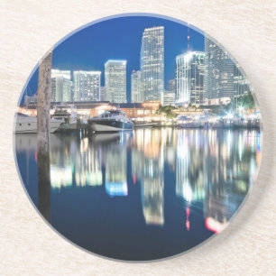 Dessous De Verre En Grès Vue d'horizon avec la réflexion dans l'eau, Miami