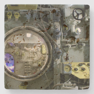 Dessous-de-verre En Pierre écoutille sur un ancien sous-marin rétro