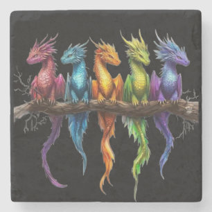 Dessous-de-verre En Pierre Groupe Arc-en-ciel de bébés dragons sur fond noir