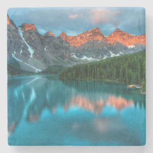 Dessous-de-verre En Pierre Paysage de montagne et de lac pittoresque