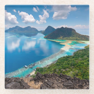 Dessous-de-verre En Verre Dessus de la belle vue d'île de Bohey Dulang