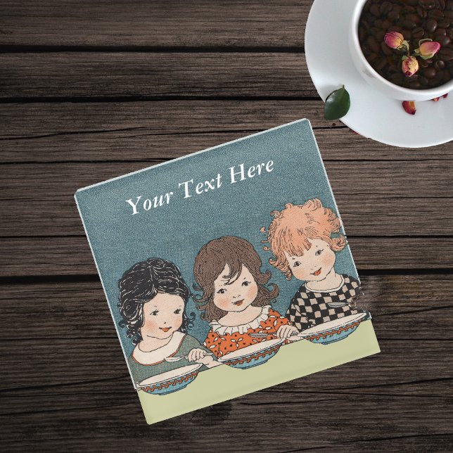 Dessous-de-verre En Verre Trois Soeurs Ensemble Mangent Soupe (Three little girls blond, redhead and dark hair sitting together eating soup on blue drink coaster.)