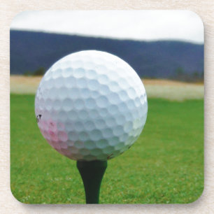 Dessous-de-verre Golf Ball sur un terrain de golf de montagne