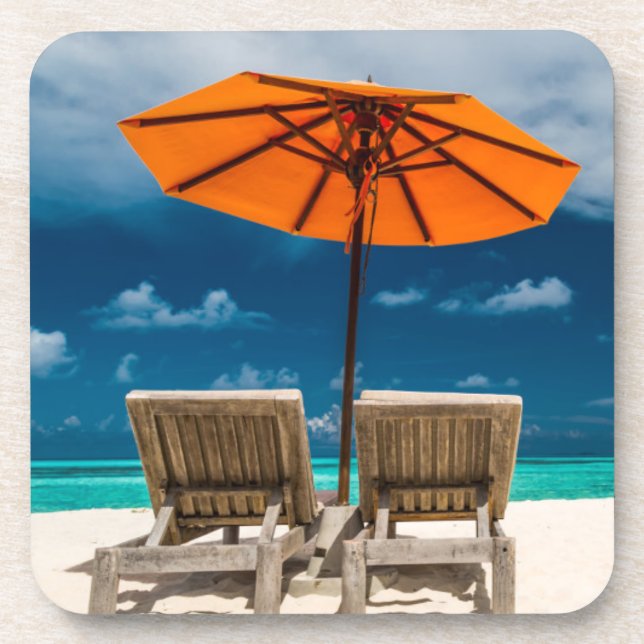 Dessous-de-verre Parapluie de Sun sur la plage sablonneuse (Devant)