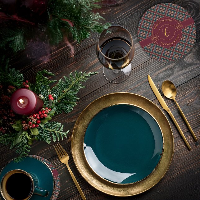 Dessous De Verre Rond Élégant Monogramme Or Plaid Noël (Elegant Gold Monogram Holly and Berries and Rich Dark Plaid Christmas Holiday Round Paper Coaster)