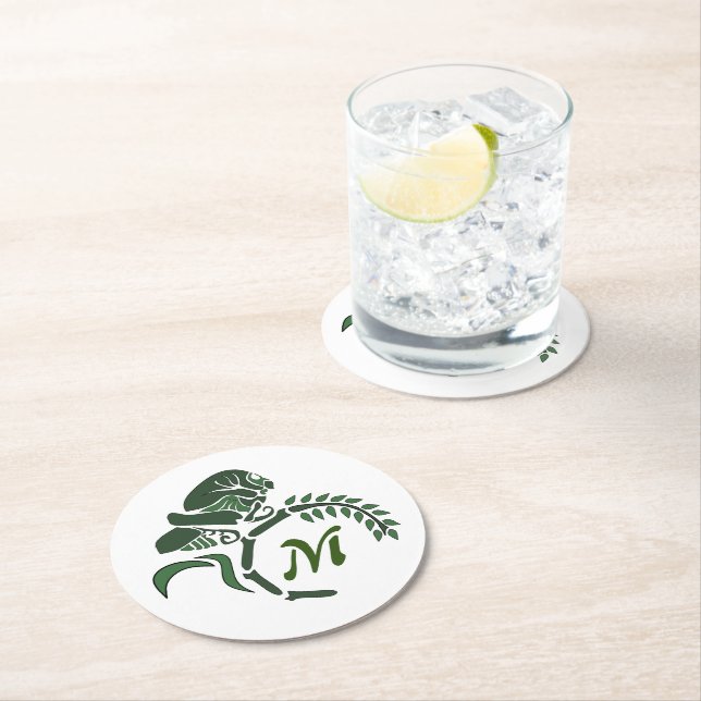 Dessous De Verre Rond Monogramme de sauterelle à capuchon (En situation)