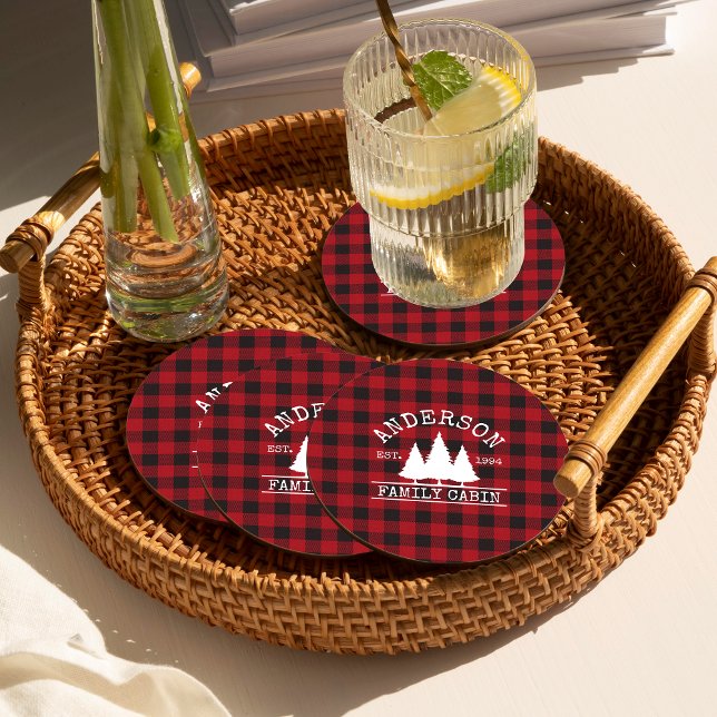 Dessous De Verre Rond Nom de famille du cabine Red Buffalo Plaid (Customize to change text size or text style.)