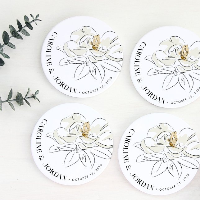 Dessous De Verre Rond Nom personnalisé du Mariage d'illustration blanc M (Beautiful Southern-inspired white magnolia illustration wedding custom name paper coasters.)