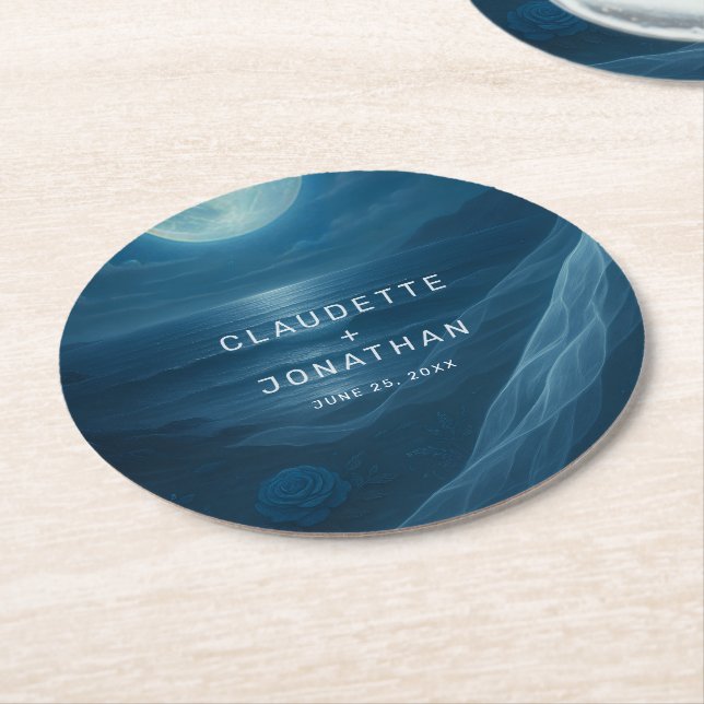 Dessous De Verre Rond Romantic Blue Moonlit Beach Custom Names Wedding (Incliné)