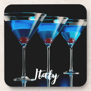 Dessous-de-verre Trois cocktails bleus avec cerise sur noir