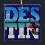 Destin FL Beach Umbrella Typografy Use Own Foto Keramikornament<br><div class="desc">Verwenden Sie Ihr eigenes Foto auf der Rückseite dieses Destin, Florida Weihnachtsschmuck mit dem Wort DESTIN in fett gestapelte Typografie. Wenn Sie dieses Jahr nach Destin, Florida, gereist sind, werden Sie gewollt, sich an die Reise mit diesem einzigartigen Weihnachtssakendekor zu erinnern, das ein Bild des türkisblauen Wassers, des weißen Sandstrandes...</div>
