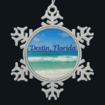 Destin Florida Beach Foto Schneeflocken Zinn-Ornament<br><div class="desc">Ein schönes Strandfoto,  aufgenommen in der idealen Feriendestination Destin,  Florida. Das wunderschöne grüne Wasser von Sandestin spült bis zum Sandstrand unter dem ruhigen blauen Himmel,  um das perfekte landschaftliche Foto für einen Urlaub zu machen.</div>