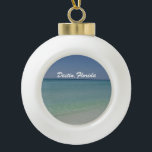 Destin Florida Beautiful Beach Fotografie Custom Keramik Kugel-Ornament<br><div class="desc">Ein schönes Foto vom weißen Sandstrand von Destin,  Florida. Ich Liebe ihre weichen weißen Sandstrände und kristallklares blau-türkisfarbenes Wasser des Ozeans. Ein hübsches Sandestin-Weihnachtsgeschmack am Meer.</div>