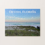 Destin Florida Beautiful Sunset Beach Fotografie<br><div class="desc">Dieses malerische Rätsel der Strandfotografie von Destin Florida besticht durch den herrlichen rosa und orangefarbenen Sonnenuntergang,  der die Meereswellen über dem Sand und dem Meeresgras sanft berührt. Die hübsche,  an der Küste gelegene Wanddekoration wird von Ihrem Lieblingsort oder Ihrer Heimatstadt ausgedruckt.</div>