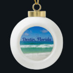 Destin Florida Blue Beach Ocean Waves Fotografie Keramik Kugel-Ornament<br><div class="desc">Ein schönes Strandfoto,  aufgenommen in der idealen Feriendestination Destin,  Florida. Das wunderschöne grüne Wasser von Sandestin weht bis zum Sandstrand unter dem ruhigen blauen Himmel,  um das perfekte landschaftliche Foto für einen Urlaub zu machen. Erleben Sie Ihren tropischen Urlaub mit diesem wunderbaren Geschenk.</div>