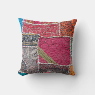 Detail alte bunte Patchwork-Teppich, Indien. Nah Kissen