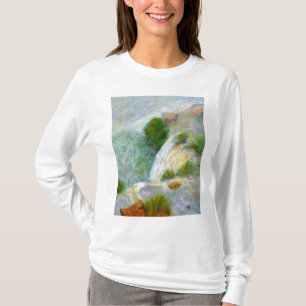 Détail, cascade dans la brume, le T-shirt des