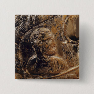 Detail der Maske eines Gladiators Button