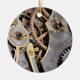 Detail einer Taschenuhr Keramikornament
