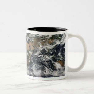 Detaillierte Satellitenansicht der Erde Zweifarbige Tasse