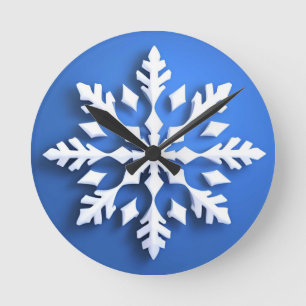 Detailliertes weißes Schneeflachendesign Runde Wanduhr