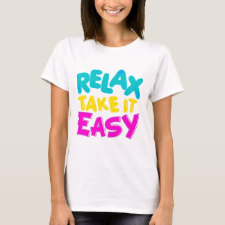 DÉTENDEZ LUI PRENNENT le T-shirt FACILE de femme