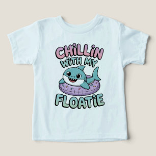 Détente avec mon flotteur Bébé Requin