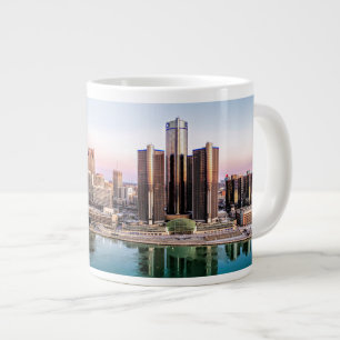 Detroit Skyline bei Dawn Jumbo Tasse