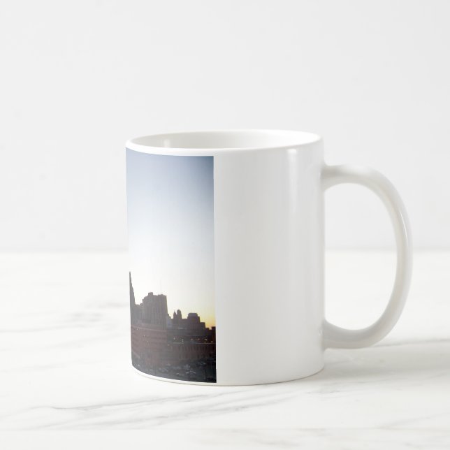DetroitSkyline an der Dämmerungs-Tasse Kaffeetasse (Rechts)