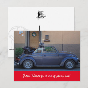 Deutsche Dogge passt in einen Käfer Postkarte
