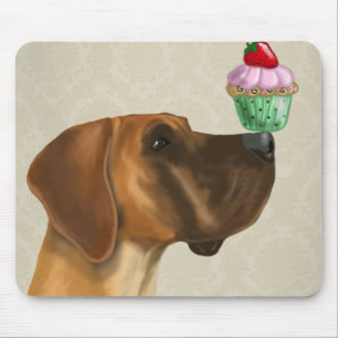 Deutsche Dogge und kleiner Kuchen Mousepad