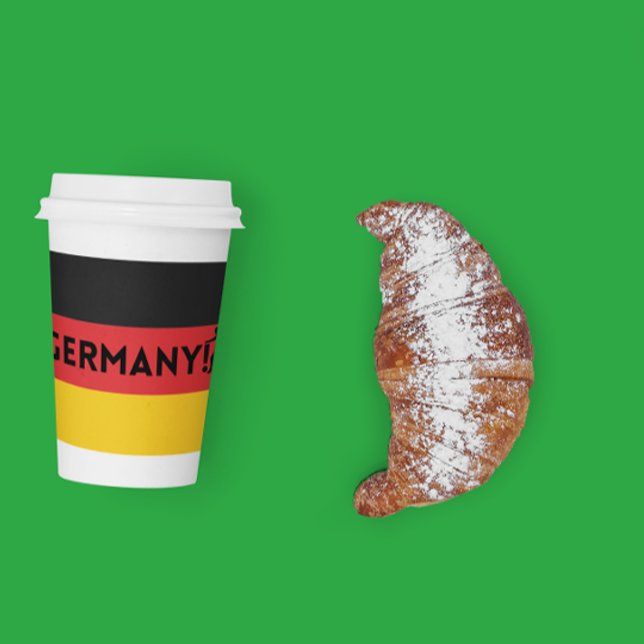 Deutscher Fußballspieler, der Punkt als Ball verwe Pappbecher (Von Creator hochgeladen)