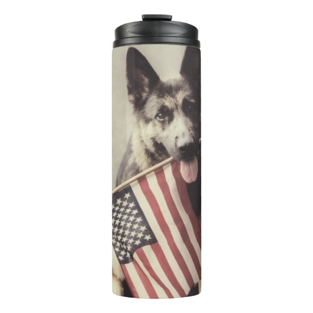 Deutscher Hirte mit US-Flagge Thermosbecher (Vorderseite)