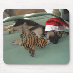 Deutscher Hirtenjunge mit Weihnachtsmannmütze Mousepad