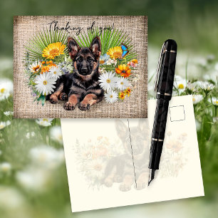 Deutscher Schäferhund in Wildblumen benutzerdefini Postkarte