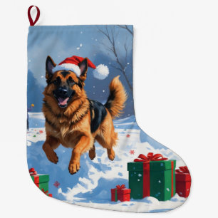 Deutscher Schäferhund läuft mit Weihnachtshut im S Großer Weihnachtsstrumpf