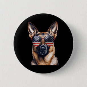 Deutscher Schäferhund mit der Flagge der USA am Un Button