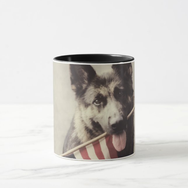 Deutscher Schäferhund mit US-Flagge Tasse (Zentrum)