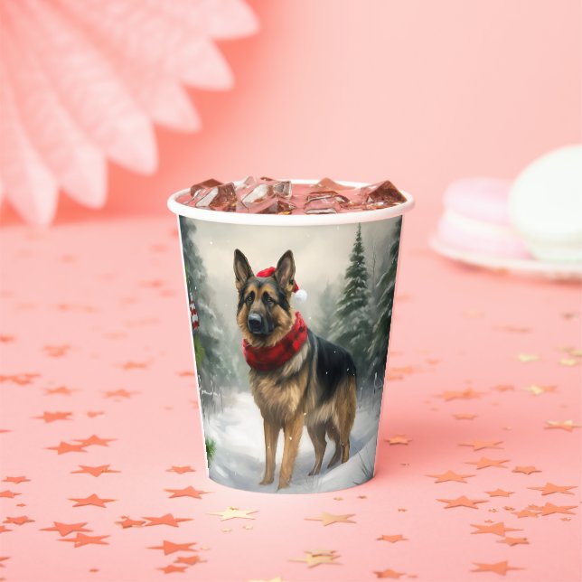 Deutscher Schäferhund zu Weihnachten im Schnee Pappbecher (Insitu)