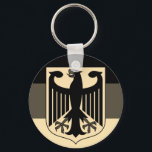 deutsches Emblem Schlüsselanhänger<br><div class="desc">Wappen Deutschlands. Das Wappen Deutschlands zeigt einen schwarzen Adler (den Bundesadler "Bundesstaatlicher Adler", ehemals Reichsadler "Kaiseradler") auf einem gelben Schild (Oder, ein Adler, der angezeigt wird). Es handelt sich um eine Wiedereinführung des von der Bundesstaatlichen Republik Deutschland 1950 adoptiert Wappens der Weimarer Republik (in Gebrauch 1919-1935). Das aktuelle offizielle Design...</div>