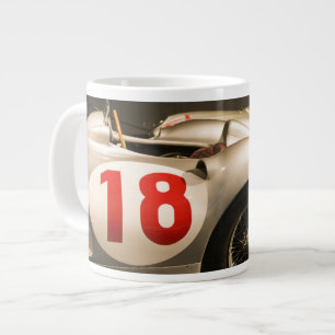 Deutschland, Baden-Württemberg, Stuttgart. Jumbo-Tasse