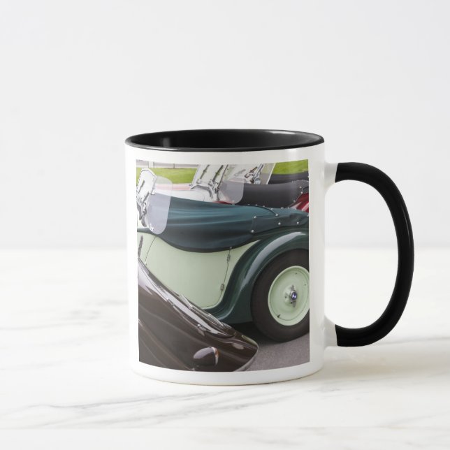 Deutschland, Bayern-Bayern, München. BMW Welt Auto Tasse (Rechts)