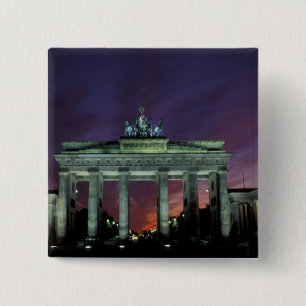 Deutschland, Berlin. Brandenburger Tor bei Nacht. Button