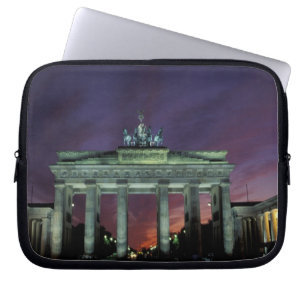 Deutschland, Berlin. Brandenburger Tor bei Nacht. Laptopschutzhülle