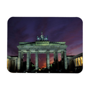 Deutschland, Berlin. Brandenburger Tor bei Nacht. Magnet