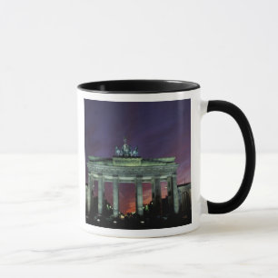Deutschland, Berlin. Brandenburger Tor bei Nacht. Tasse