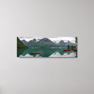 Deux bateaux à rames avec reflet dans une toile de