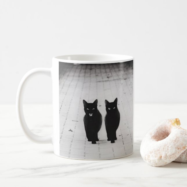 Deux chats noirs classique Mug de café (Avec donut)