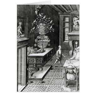 Deux hommes écoutent une sculpture musicale